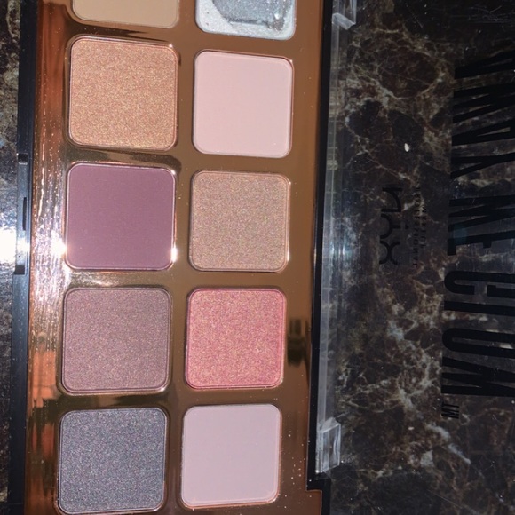 Nyx eyeshadow - Picture 1 of 3